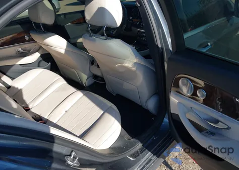 2017 Mercedes-Benz E 300 4Matic z USA, uszkodzony, nr VIN WDDZF4KB1HA049554